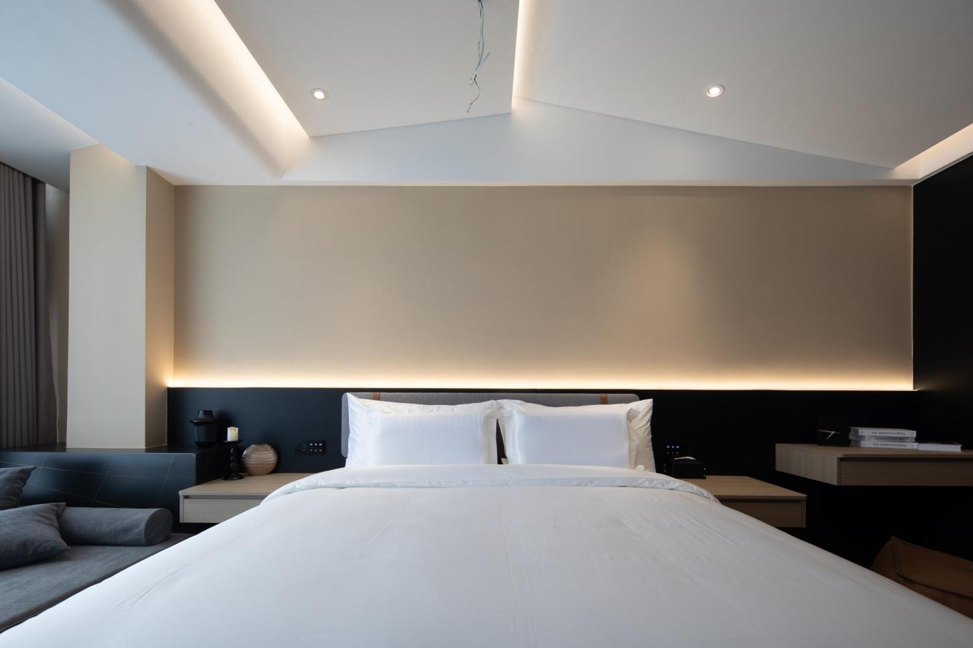 See You Soon At The Ritz Rose Summer Hotel Санья Экстерьер фото
