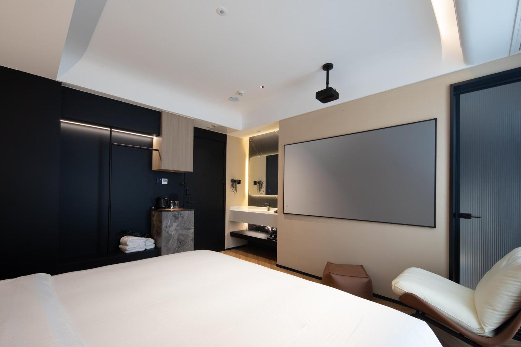 See You Soon At The Ritz Rose Summer Hotel Санья Экстерьер фото