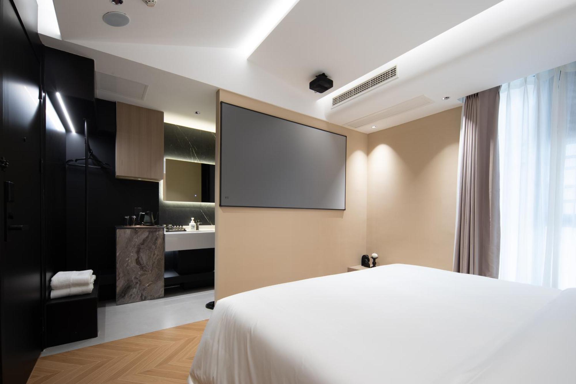 See You Soon At The Ritz Rose Summer Hotel Санья Экстерьер фото