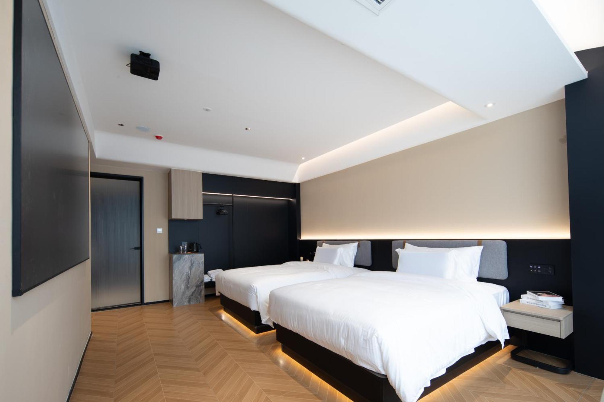 See You Soon At The Ritz Rose Summer Hotel Санья Экстерьер фото