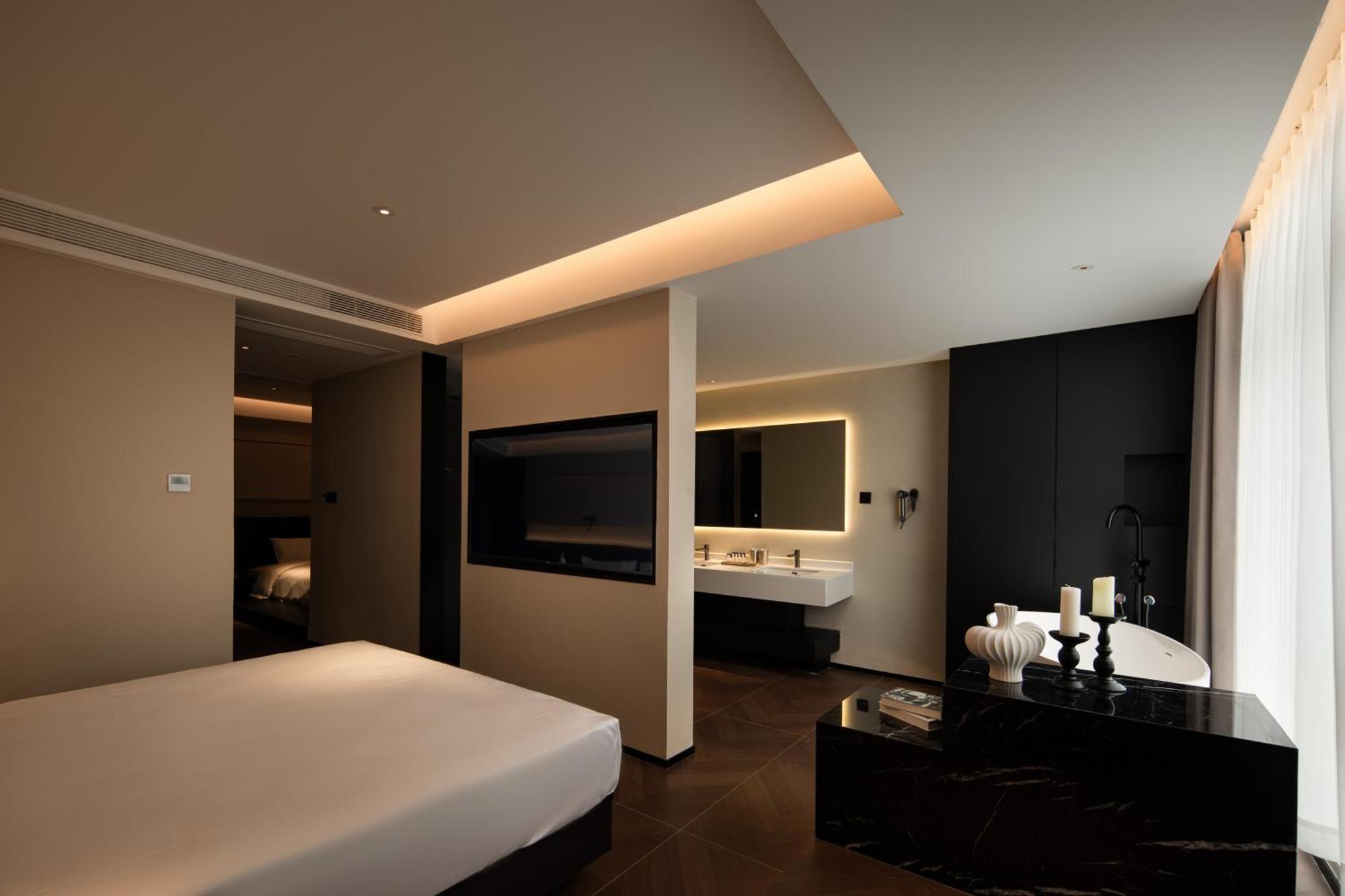 See You Soon At The Ritz Rose Summer Hotel Санья Экстерьер фото